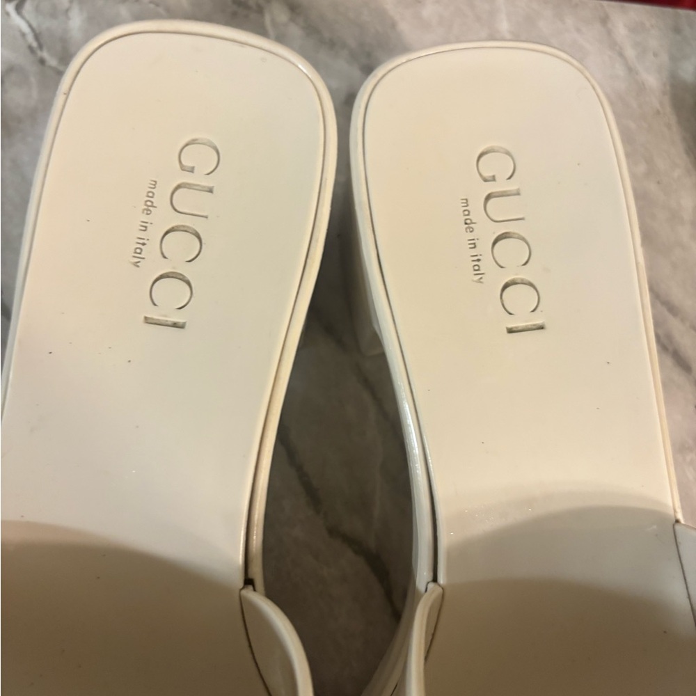Gucci Women's Cream Slide Sandals - Picture 2 of 6